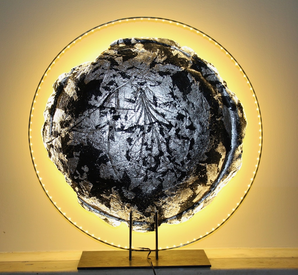 Eclipse, bronze, feuille d'argent et leds