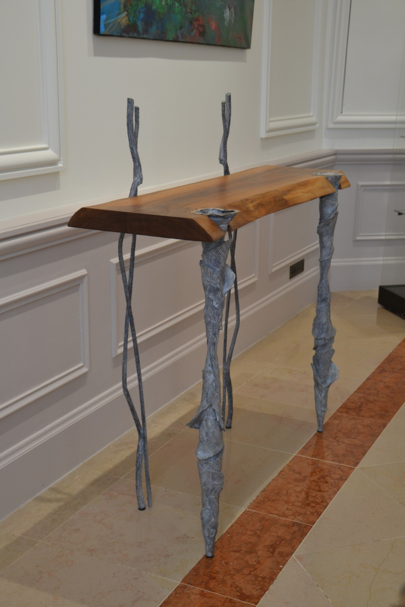 CONSOLE ARUM -  Noyer d'Amérique et bronze