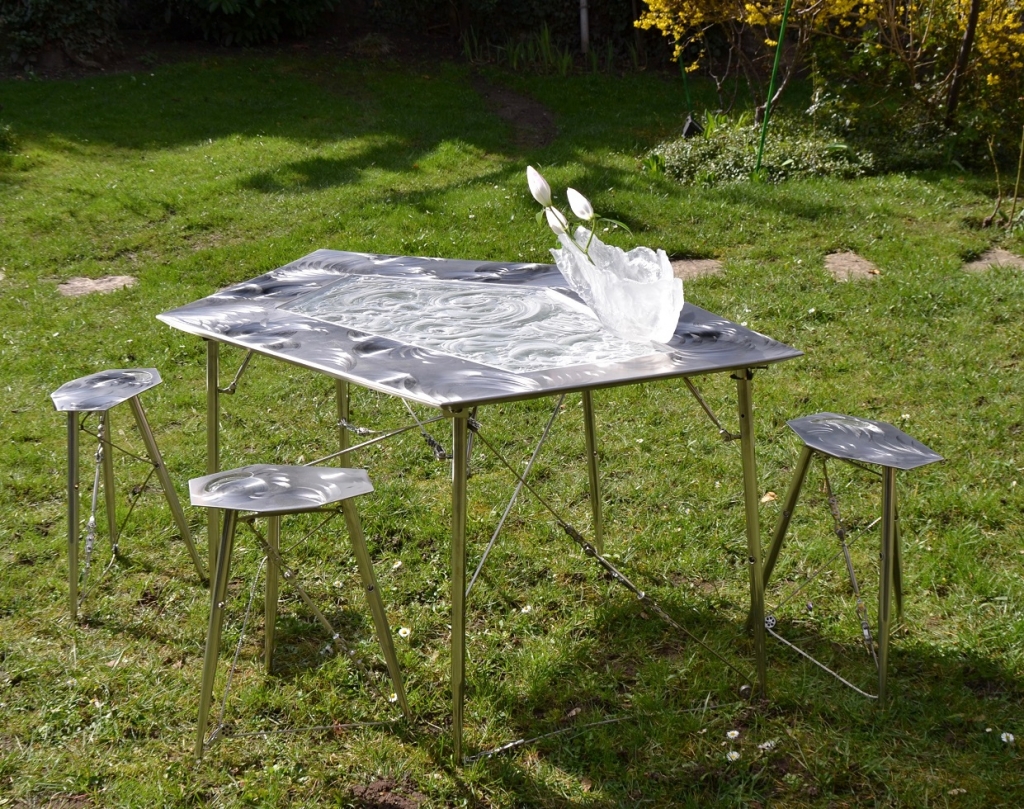 Table et tabourets NACELLE