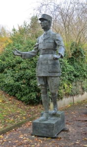 Charles de Gaulle -Bronze - H ; 350cm pour la ville de Metz - parvis de la Gare