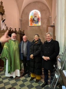 Samedi 3 février 2024, en l'église Saint-Simon et Saint-Jude de Metz a eu lieu la bénédiction du cibolux (gravure sur verre) dédié au Padre Pio, avec saint François d’Assise et le Bon Samaritain, par le chanoine Jean-Luc Jost, en présence de Monseigneur Ballot et M. Francois Grosdidier maire de Metz .