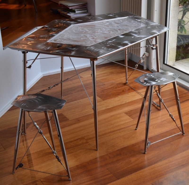 TableNACELLEetTabourets